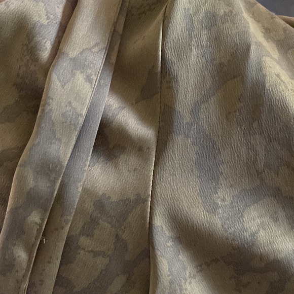 Great condition Urban Outfitters size medium snake print romper - Picture 2 of 3